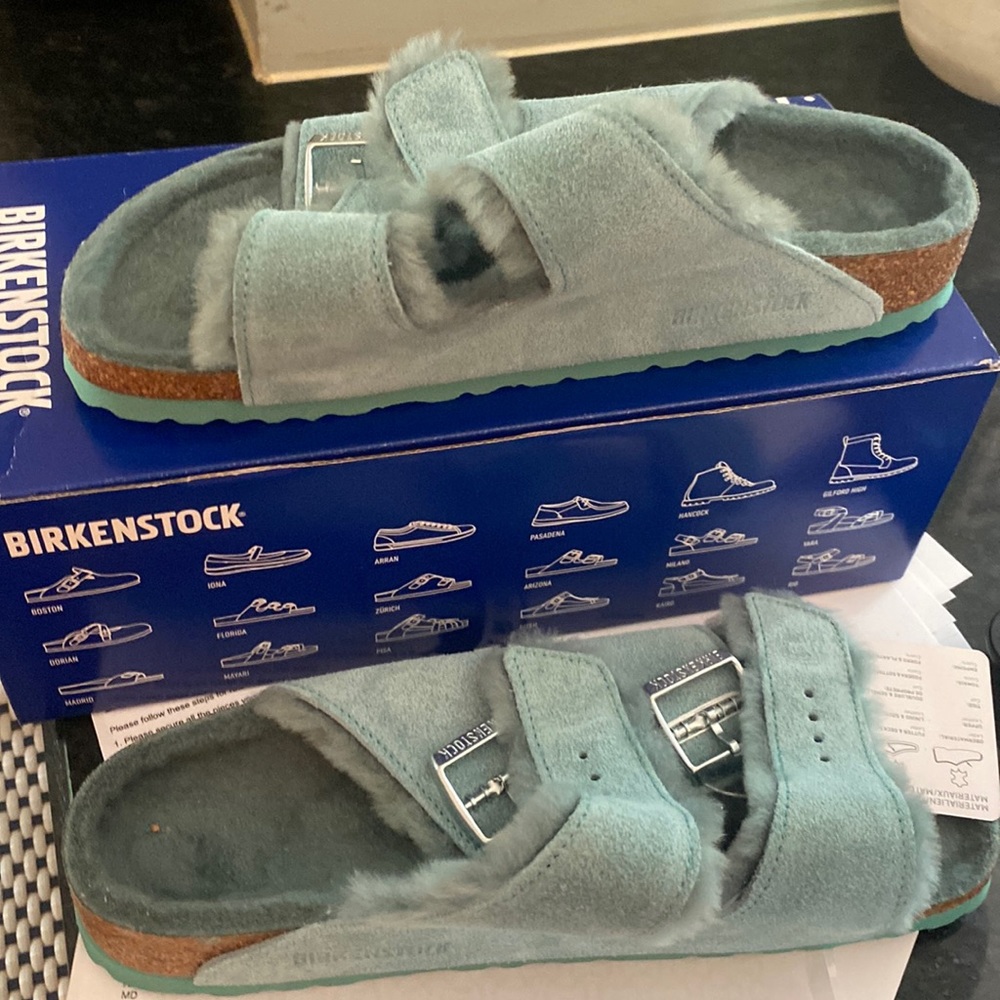 Brand new Arizona shearling Birkenstock slides - size 40.